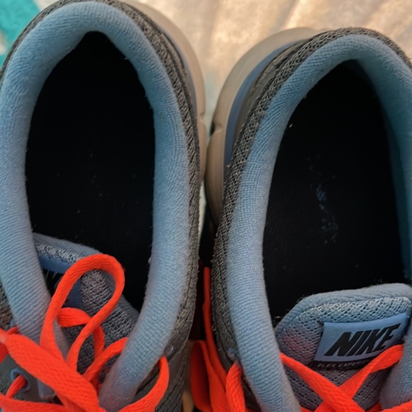 Nike sneakers. - Picture 3 of 5